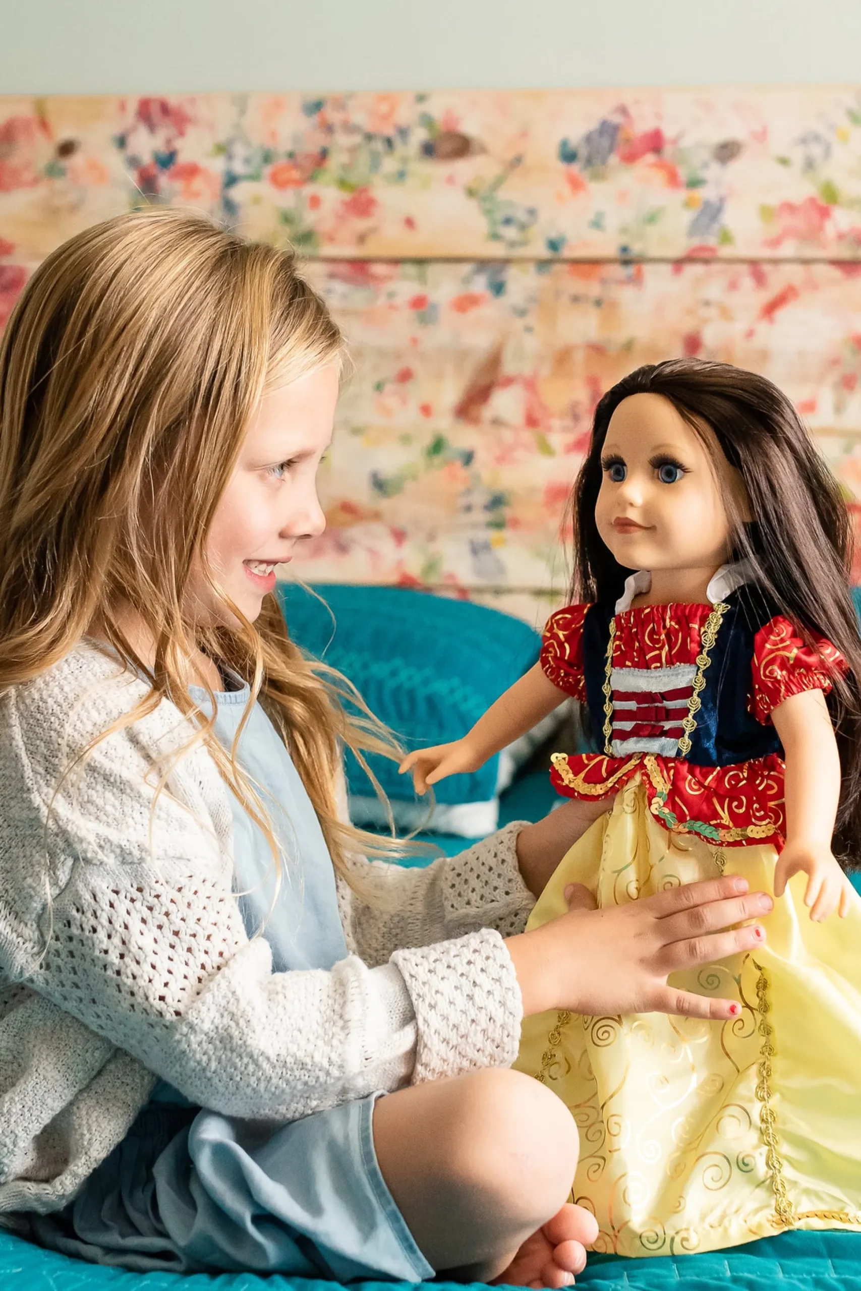 Little Adventures Doll Dress Snow White> Doll Dress Ups