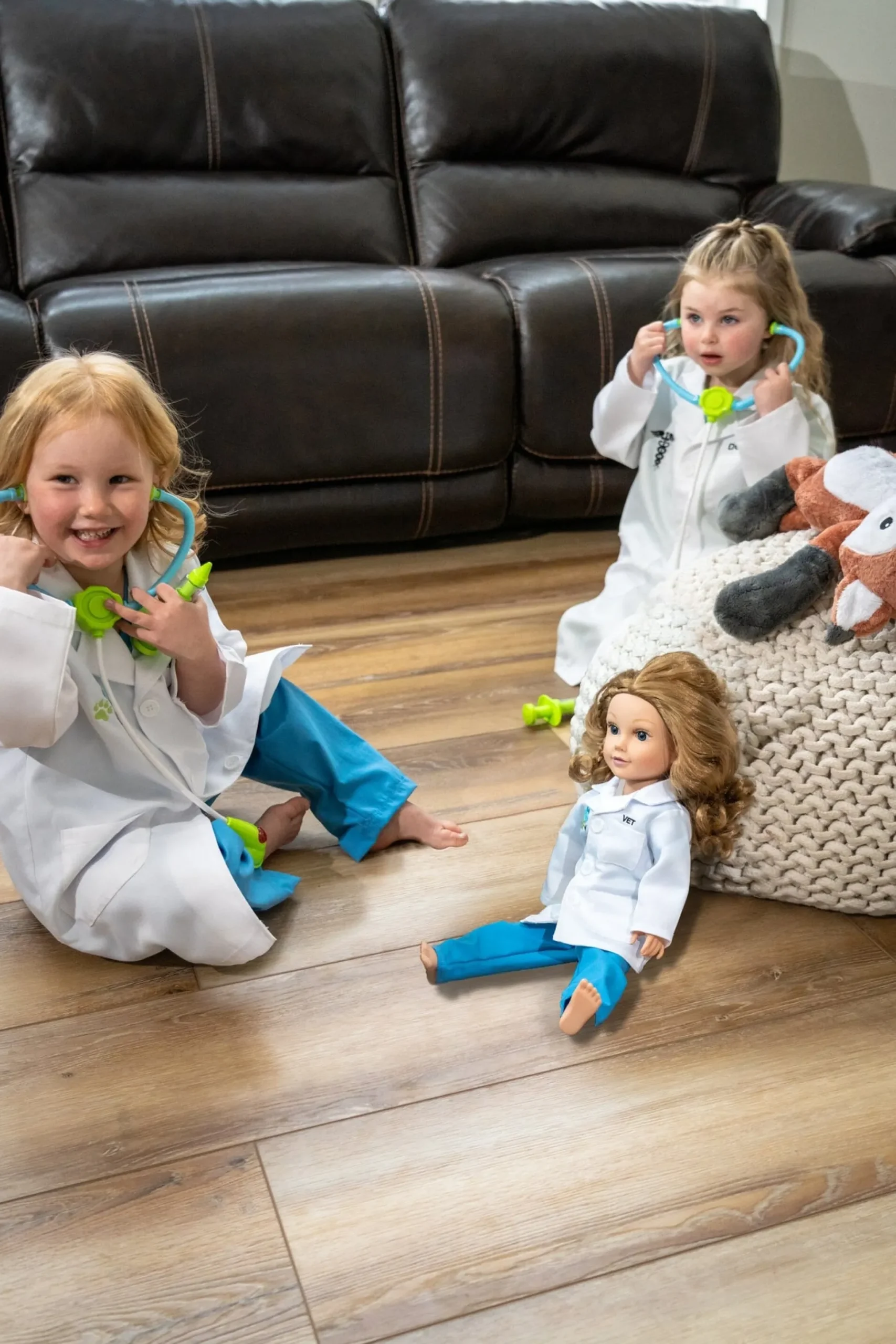 Little Adventures Doll Outfit Vet> Doll Dress Ups